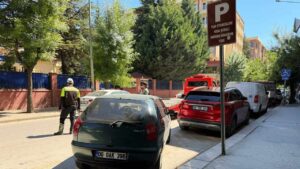 tur otobuslerine ayrilan alana park eden araclar ceza kesildi